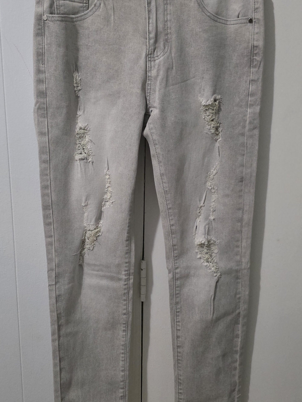 Men's Distressed Light Gray Slim Jeans